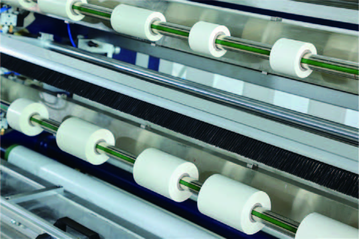 單面膠分切機(jī)：如何確保每一卷膠帶分切均勻、無(wú)毛邊？