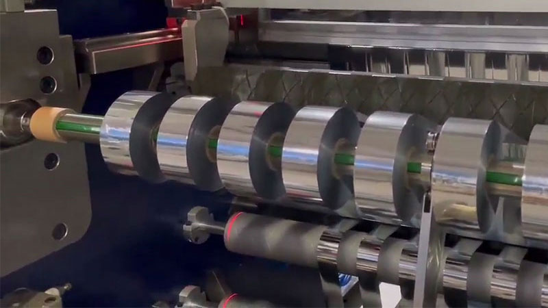 為什么頂級(jí)包裝廠都在用燙金箔分切機(jī)？答案在細(xì)節(jié)里！