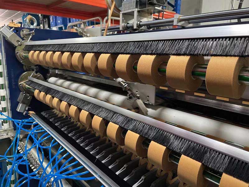 提升產(chǎn)效關(guān)鍵：運(yùn)動膠帶分切機(jī)全解析