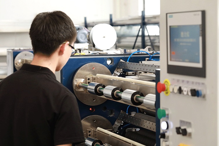 碳帶分切機在生產(chǎn)過程中如何提高穩(wěn)定性 碳帶分切機在生產(chǎn)過程中如何提高穩(wěn)定性